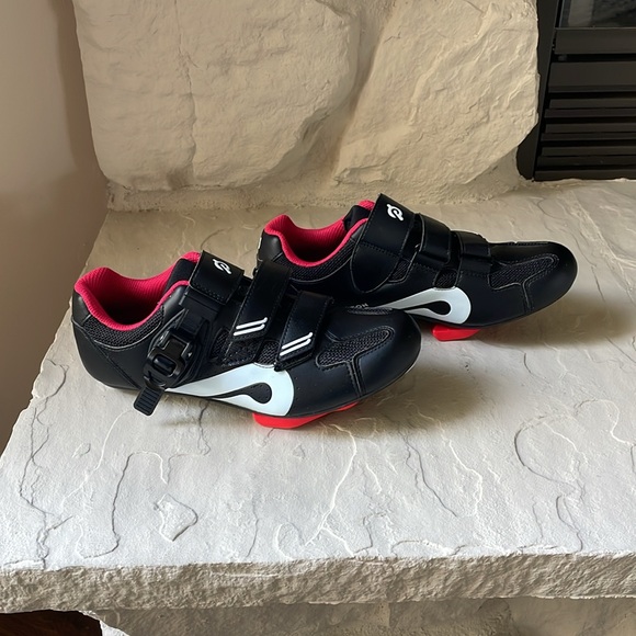 Peleton Cycling Shoes - Picture 2 of 6